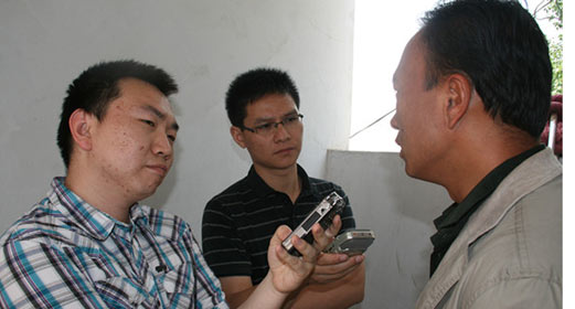 經(jīng)濟(jì)之聲記者唐明采訪磚壁村村長(zhǎng)