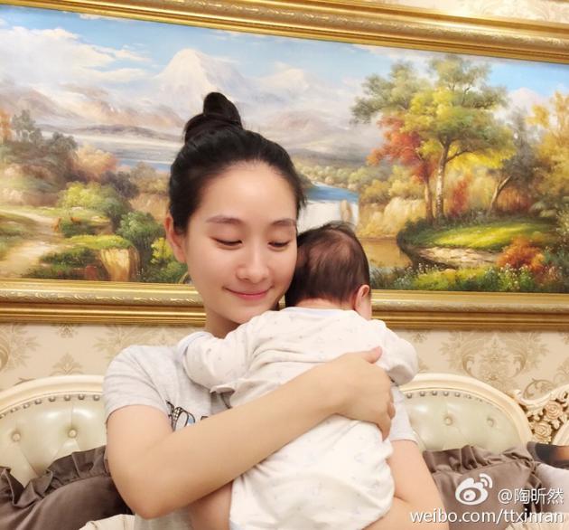 陶昕然女兒滿百天