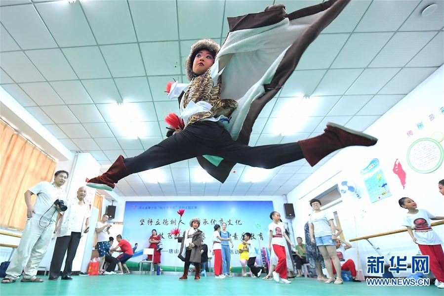 (社會(huì))(1)河北豐潤(rùn):暑假里的“京劇公益小課堂”