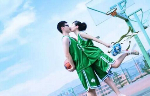 怎么樣在大學(xué)中談一場(chǎng)轟轟烈烈的戀愛(ài)