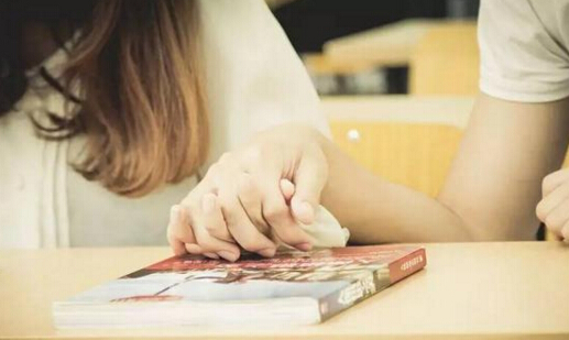 怎么樣在大學(xué)中談一場(chǎng)轟轟烈烈的戀愛(ài)