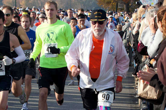 跑步楷模! 美國94歲老人完成627場全馬117場超馬