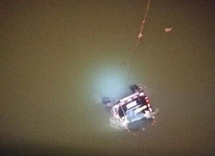 福建一輛運鈔車墜入閩江 暫未能打撈出水面(圖)