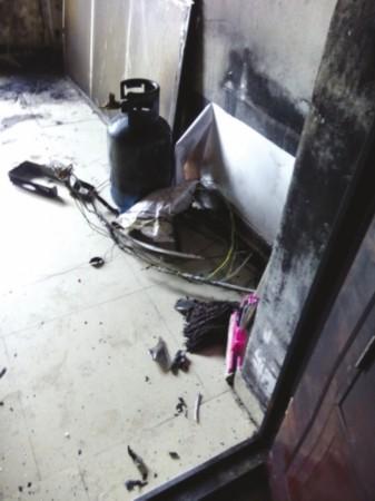 ����һ���������� 90��Ů��ͷQ���P(gu��n)늴��L(f��ng)���l(f��)