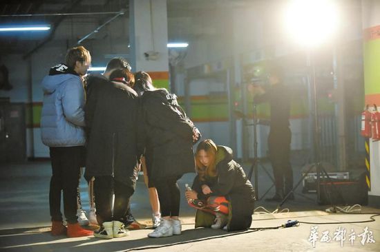 ����(f��)�ž��Ĕz��һλŮ���۵ö��ڵ�����