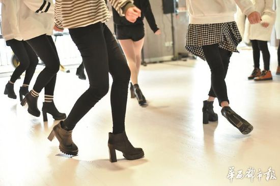 ÿ��������������Ҫ�����߸�Ь�ྚ�赸��