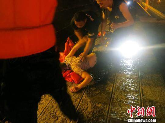 浙江麗水兩協(xié)警忘我救人:只是做了一件該做的事