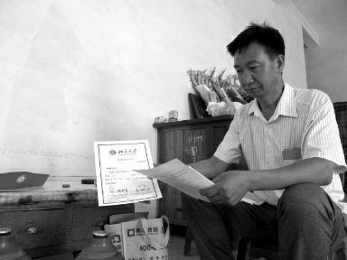 女兒收到北大錄取通知書 農(nóng)民父母為學(xué)費發(fā)愁