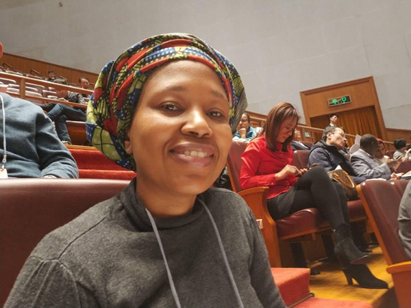 外媒記者點贊政府工作報告:中國減貧成績斐然 百姓生活日新月異